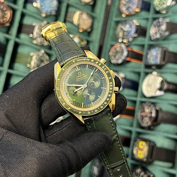 Omega speed master profficnal green in gold leather strap