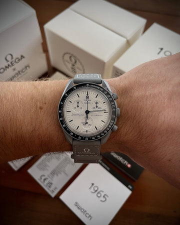 Omega swatch 1965 grey in white