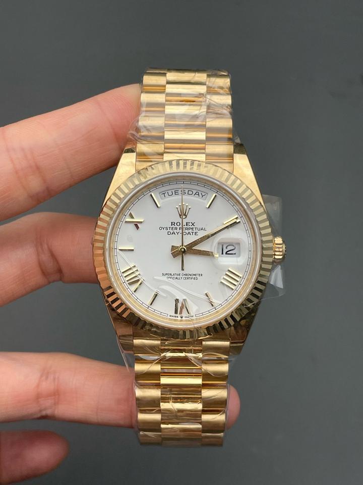 Rolex DAY-DATE 40 Oyster, 40 mm, yellow gold m228238-0042