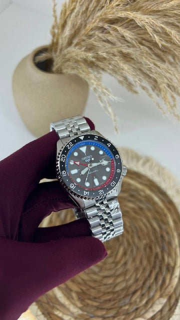 SEIKO JAPAN MOVEMENT  AUTOMATIC  SAPPHIRE GLASS GMT WORKING  WATER RESISTANT