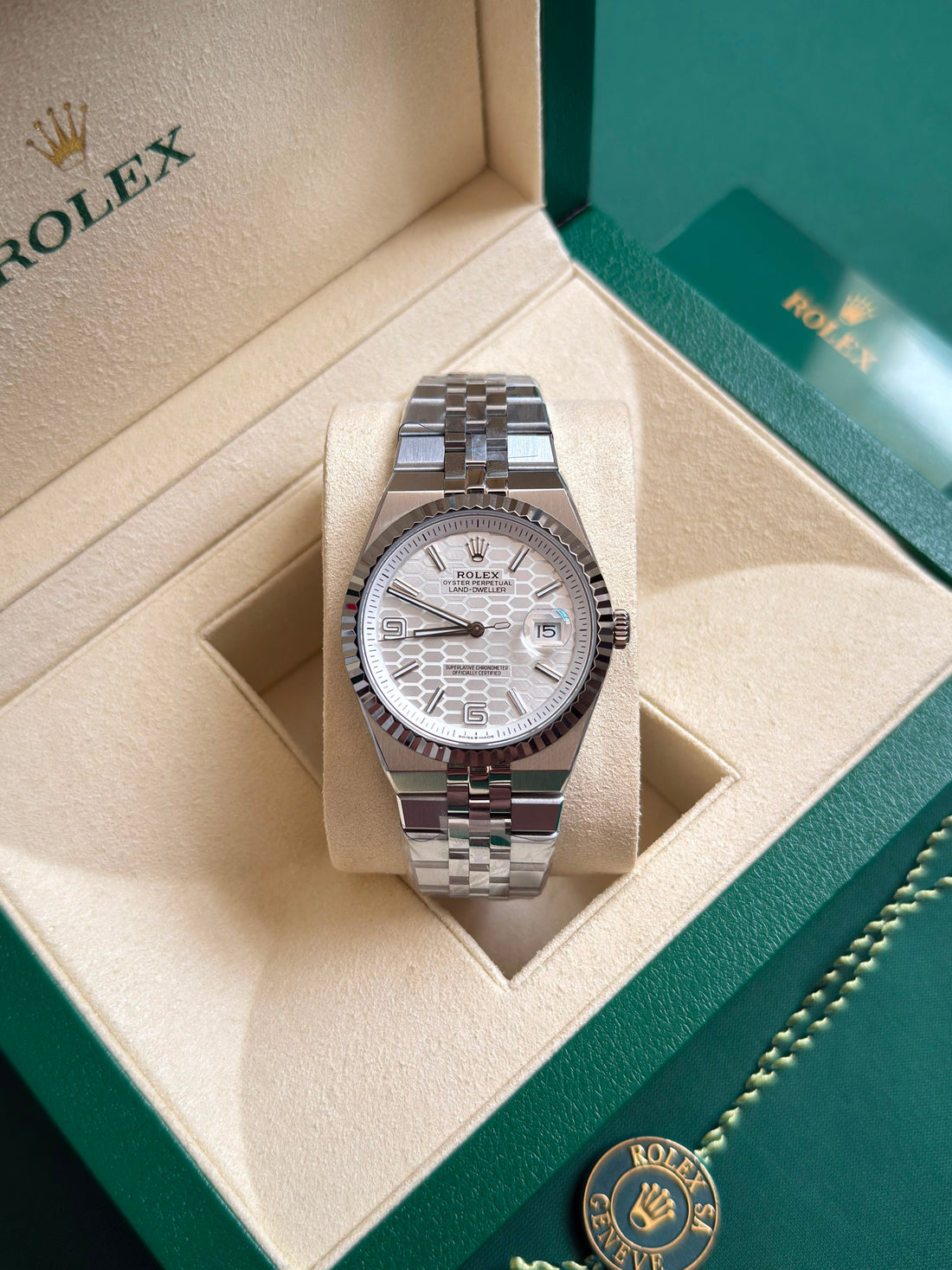 Rolex Land-Dweller 40 Ref. 127334 | Intense white | Honeycomb Motif