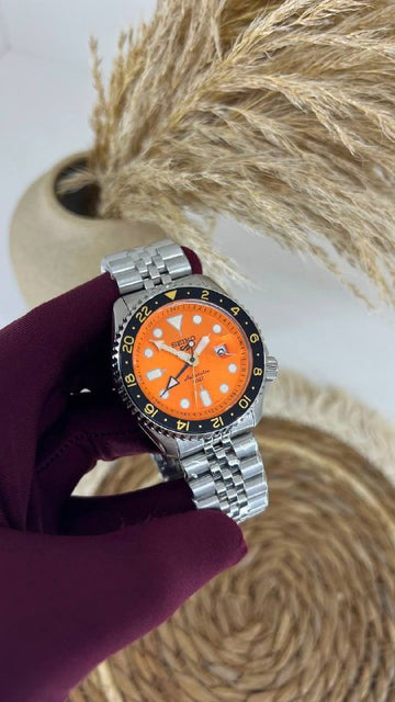 SEIKO JAPAN MOVEMENT  AUTOMATIC  SAPPHIRE GLASS GMT WORKING  WATER RESISTANT