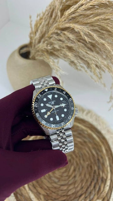 SEIKO JAPAN MOVEMENT  AUTOMATIC  SAPPHIRE GLASS GMT WORKING  WATER RESISTANT