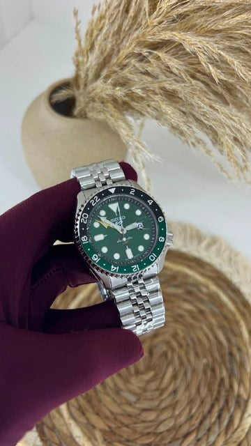 SEIKO JAPAN MOVEMENT  AUTOMATIC  SAPPHIRE GLASS GMT WORKING  WATER RESISTANT