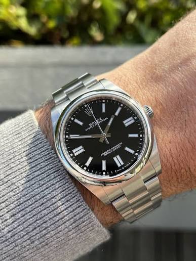 ROLEX OYSTER PERPETUAL 41 MM BLACK DIAL